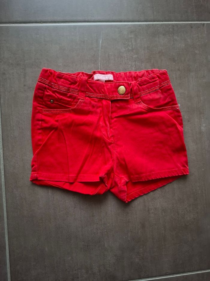 Short rouge