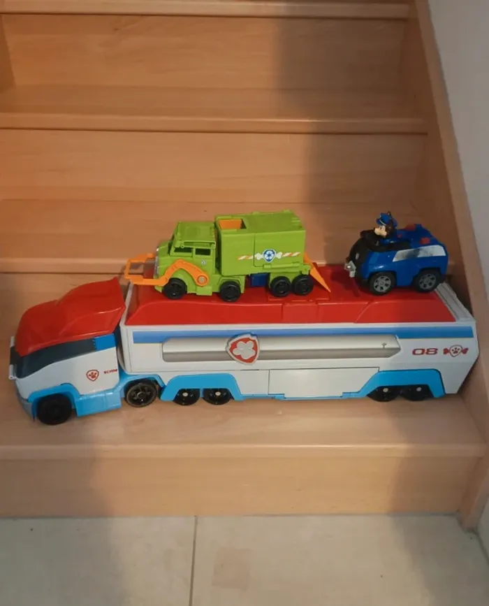 Grand camion sonore de la pat patrouille avec véhicules et figurines