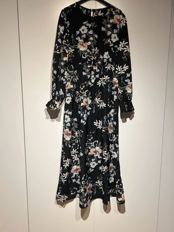 Shein : longue robe noir à manche à fleur