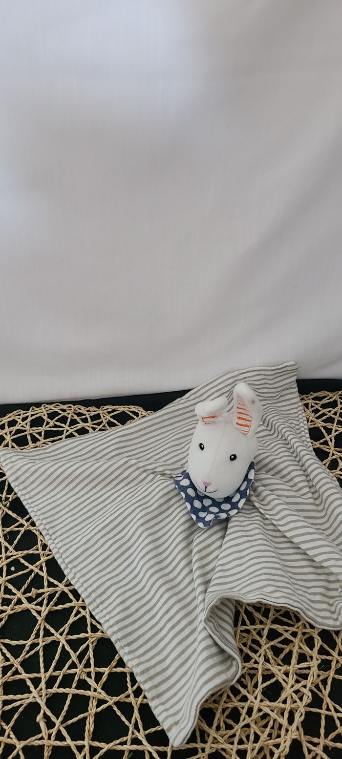 Lapin IKEA doudou plat rayé gris et blanc - photo numéro 3
