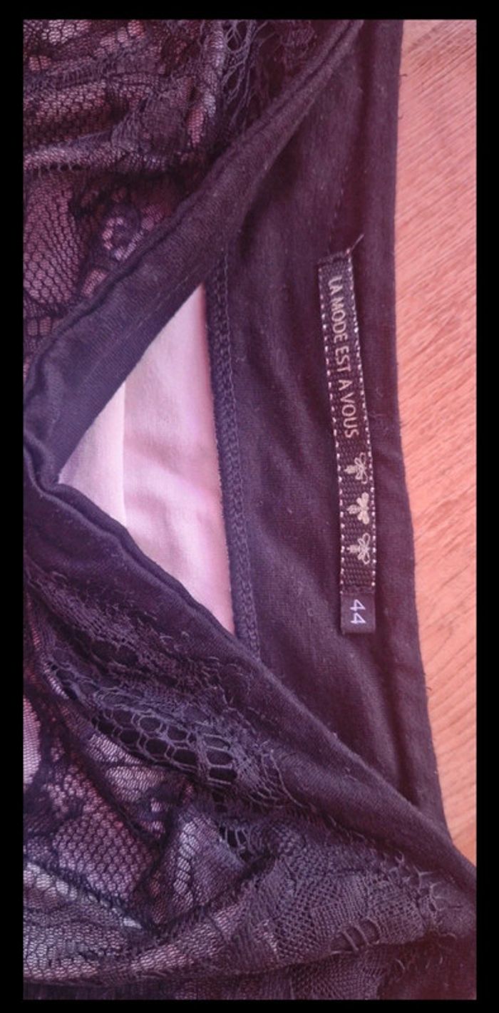 Robe à bretelles en TBE avec dentelles et voile taille 44 - photo numéro 4