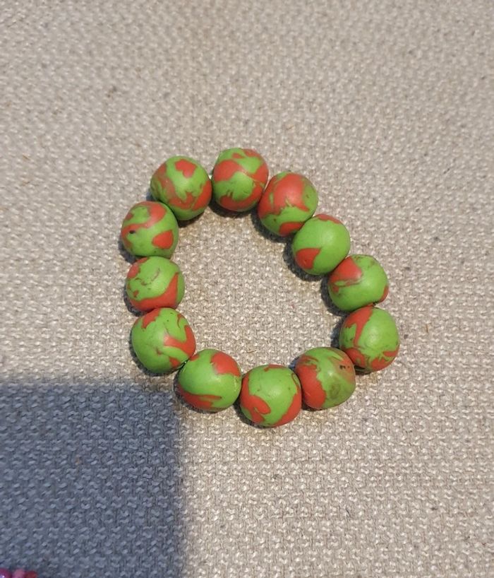 Bracelet perles pâte fimo vert et rouge