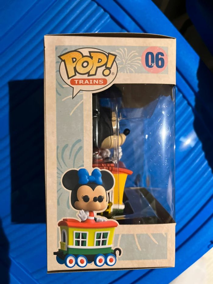 Funko Pop Minnie Mouse on the Casey Junior circus train attraction - photo numéro 4