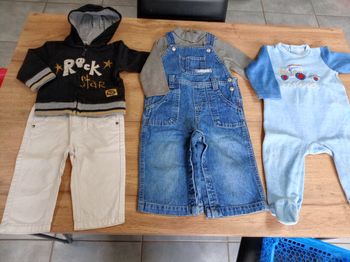 Lot 9 mois 2 tenues et un pyjama