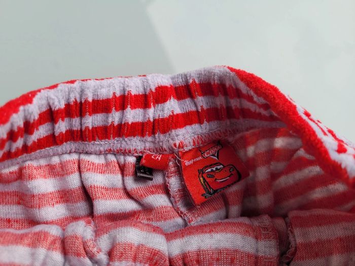 Joli pyjama velours 2 pièces, Cars, geis clair et rouge taille 2 ans - photo numéro 4