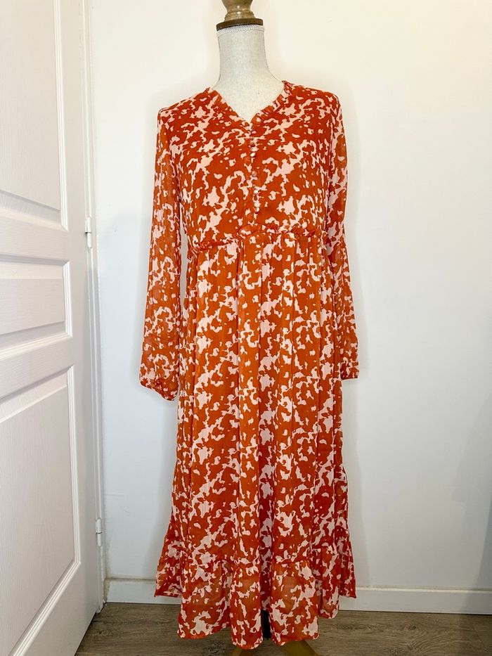 Robe à manches longues volantes