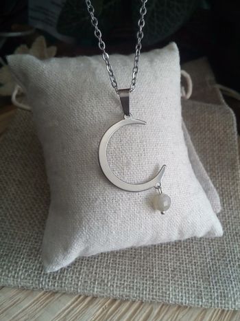 Collier protection lune et pierre de labradorite