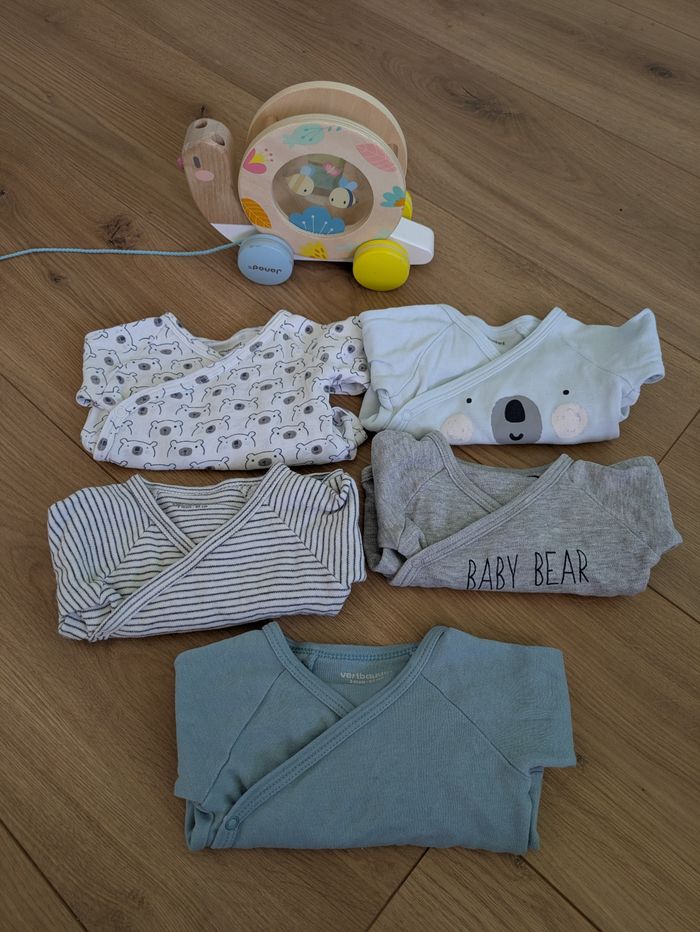 Lot de bodies taille 3 mois