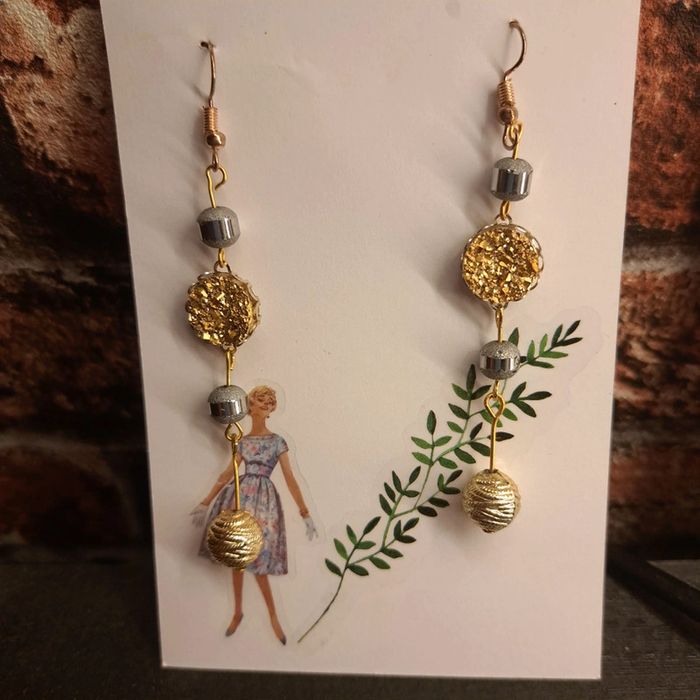 Boucles d'oreilles pendante doré et argenté - photo numéro 3