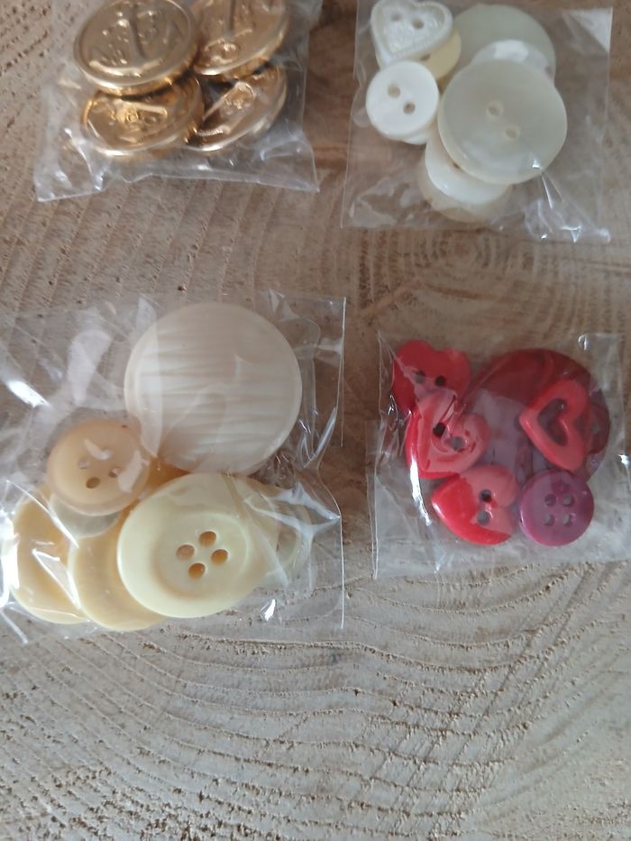 Lot de 4 sachets de boutons - photo numéro 3