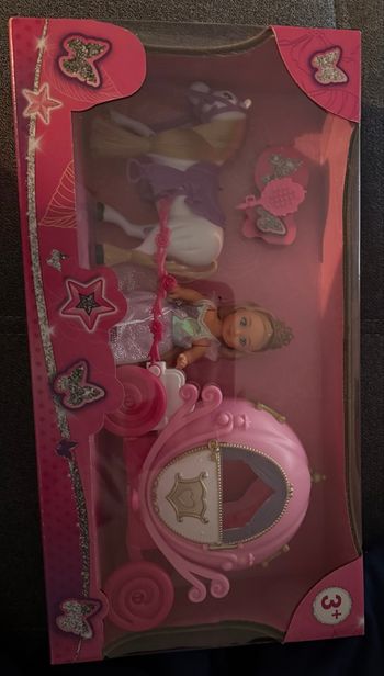 Poupée princesse avec sa calèche et son cheval  neuf