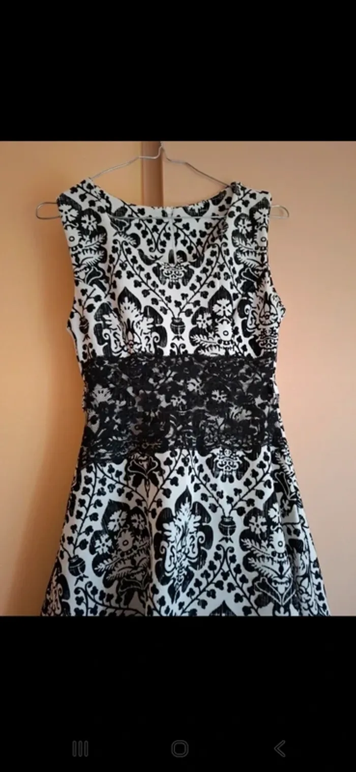 Robe avec motifs - photo numéro 2
