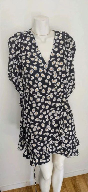 🌼 Adorable robe portefeuille noire à motif marguerites 🌼