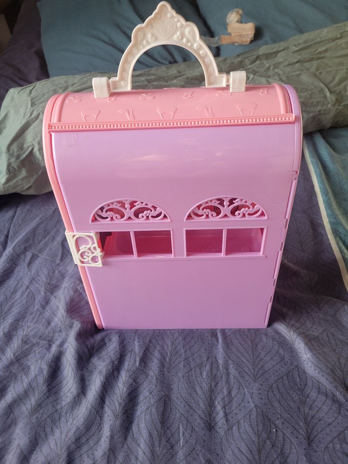 Maison de Barbie transportable - photo numéro 2