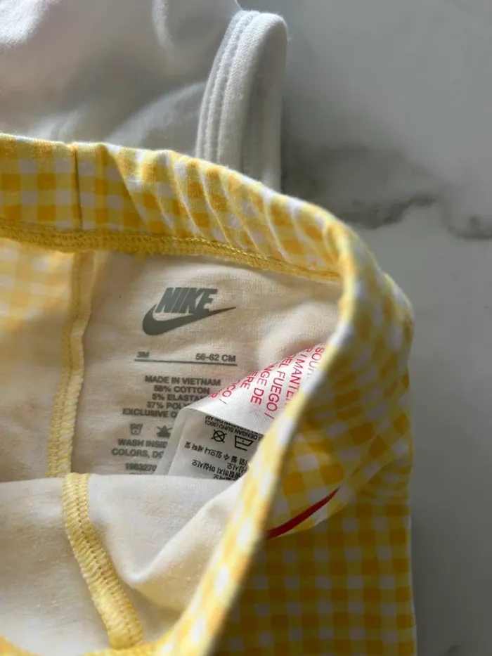 Ensemble Nike taille 3 mois - photo numéro 3