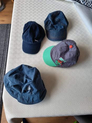 Lot chapeaux