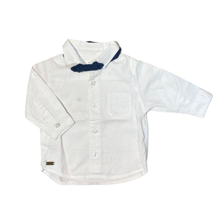 Chemise avec noeud papillon