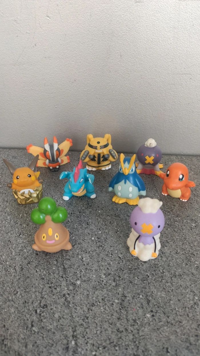 Lot de 9 figurines pokémon Bandai finger Nintendo bon état