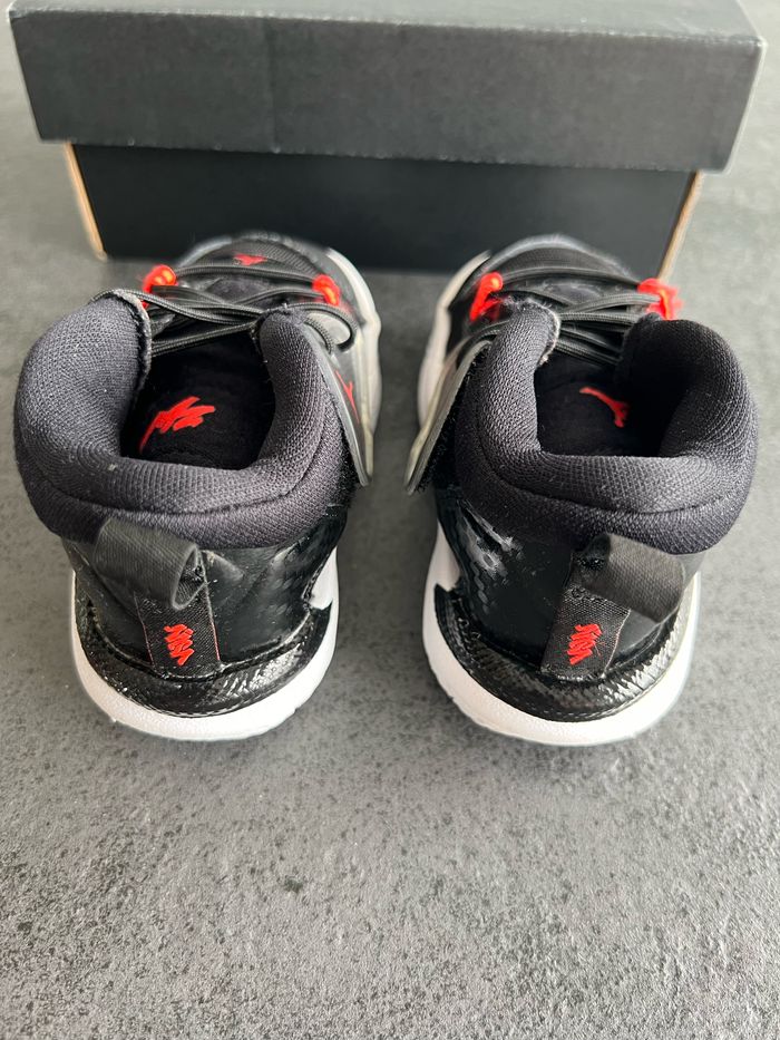 Baskets air Jordan pointure 19.5 - photo numéro 3