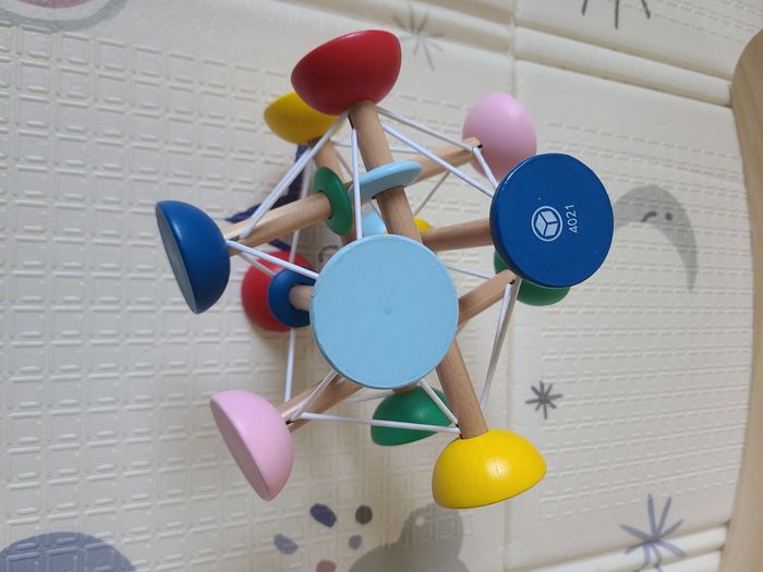 Hochet atome sensoriel en bois Oxybul - photo numéro 3