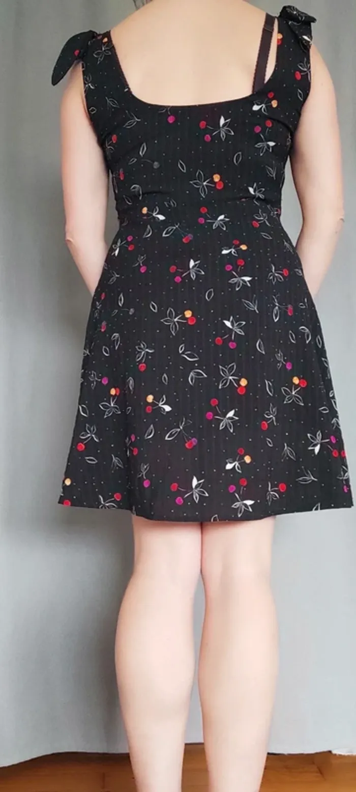 Magnifique robe d'été à fleurs - photo numéro 2