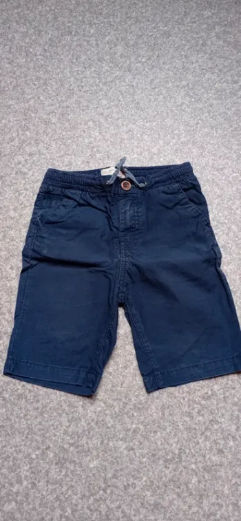 Short Zara taille 3/4 ans 
Bon état
