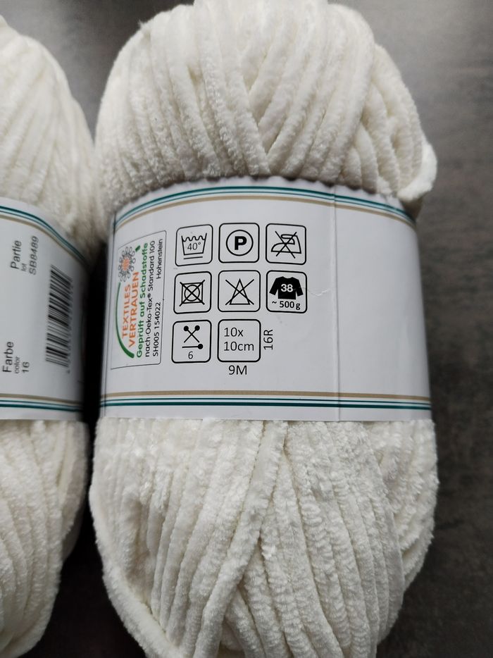 Lot de 2 pelotes de laine Chenille /velours blanc cassé crème - photo numéro 2