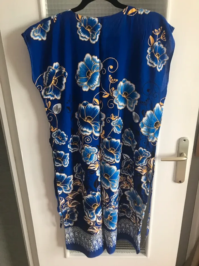 Robe à fleurs bleues - photo numéro 3