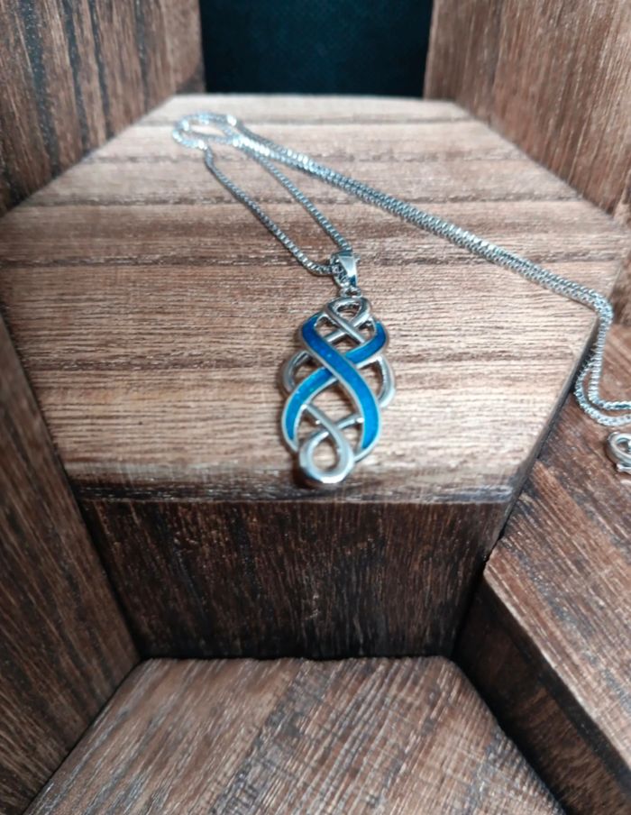 Collier Femme Élégant en Métal avec Pendentif Émaillé – Bijou Chic & Tendance - photo numéro 5