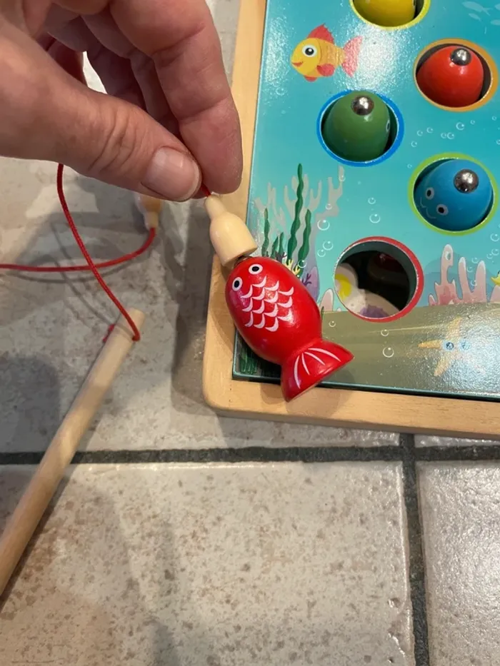 Pêche à la ligne aimantée en bois - photo numéro 3