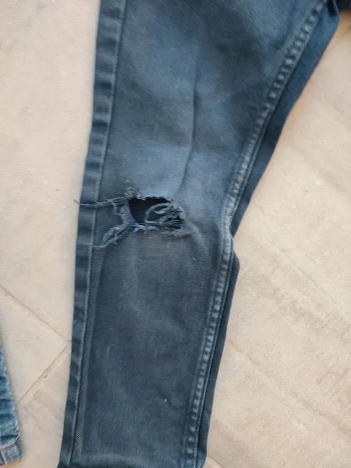 Lot de pantalons 4 ans bien abîmés - photo numéro 9