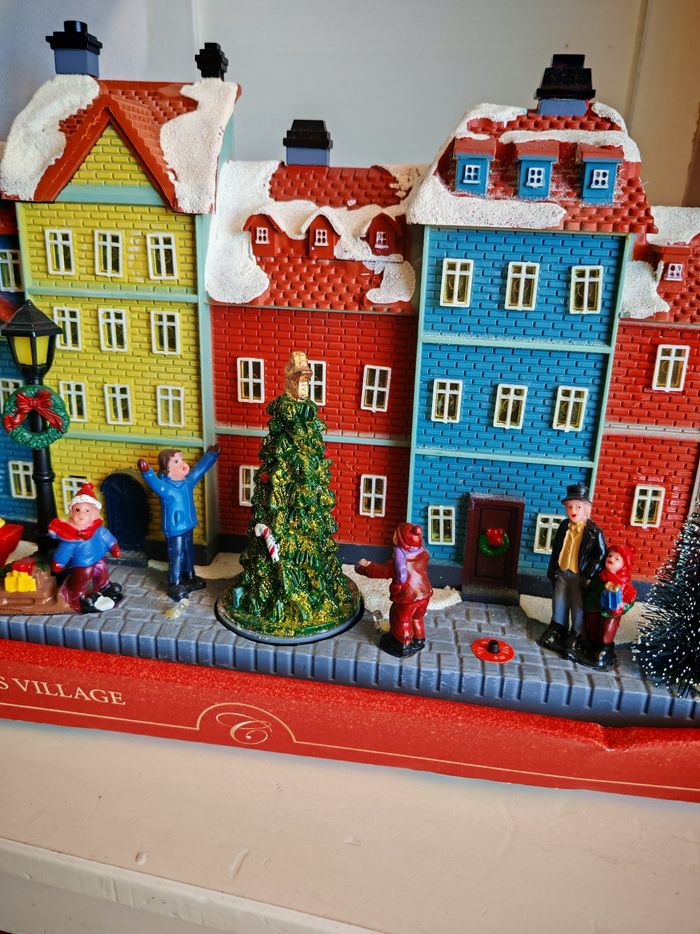 Village de noel lumineux et animé - photo numéro 2