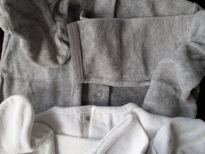 Lot de 4 pyjamas une pièce 18 mois - photo numéro 10