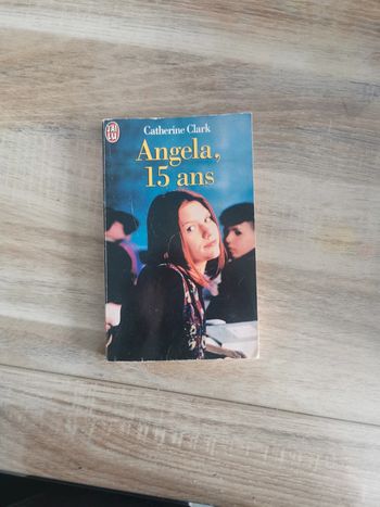 Livre Angela 15 ans
