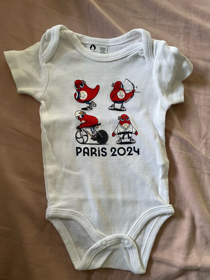 2 bodies manches courtes 3 mois - photo numéro 2