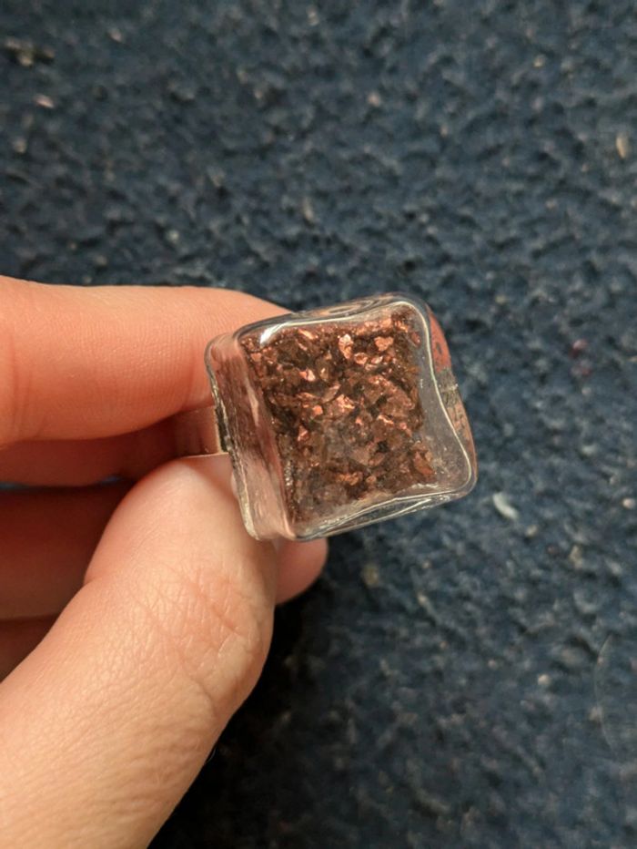 Bague en verre carrée style pylônes - photo numéro 2