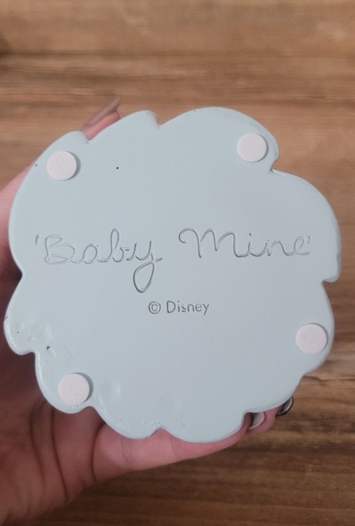 Figurine Dumbo dans son bain - photo numéro 5