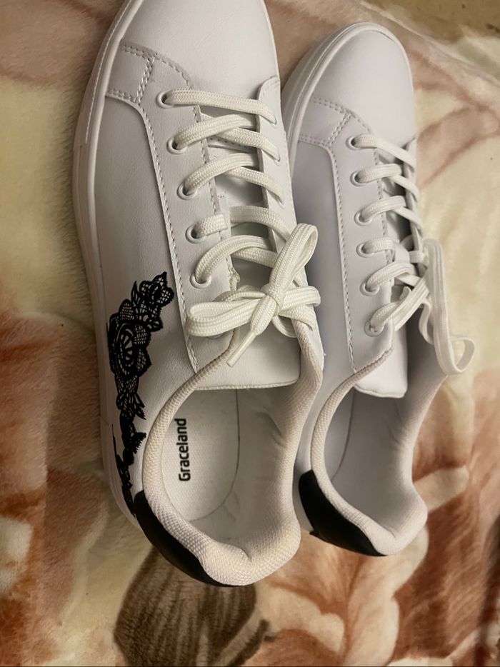 Basket blanche taille 42