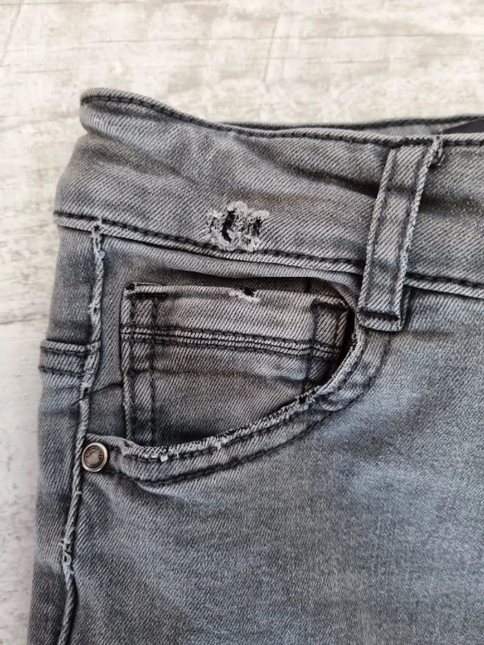 Jeans Skinny, effet usé (acheté comme ça) Taille 10 ans - photo numéro 5