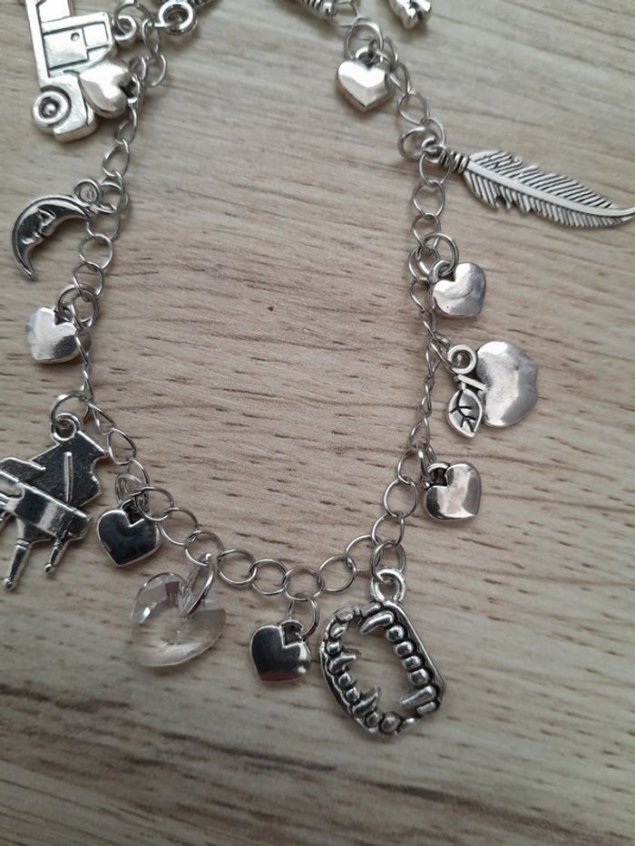 Bracelet à breloques inspiré de la Saga Twilight - photo numéro 3