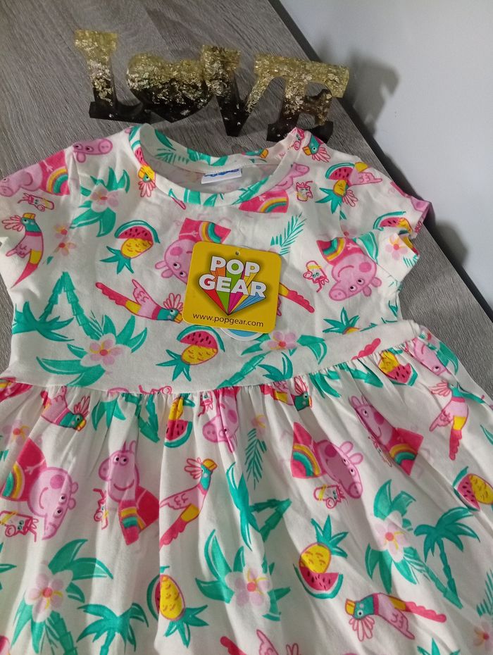 Jolie robe Peppa Pig dû 3/4 ans - photo numéro 2