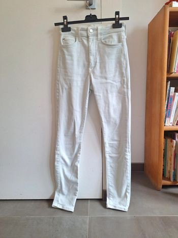 Jean bleu très clair / blanc skinny H&M S