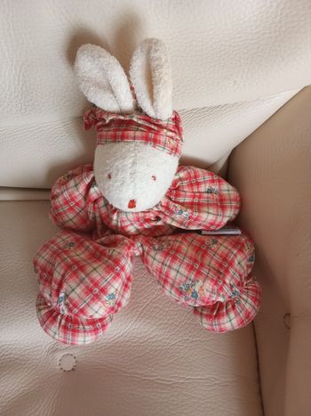 Doudou lapin vintage Moulin Roty tissu imprimé fleurs carreaux  carrés Vite un. Câlin vintage