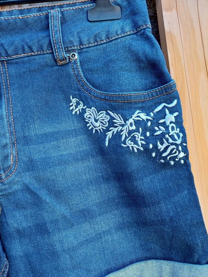 Joli short en jean bleu avec broderie neuf Blancheporte taille 40 - photo numéro 7