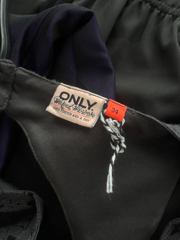 Robe dentelle neuve - photo numéro 4