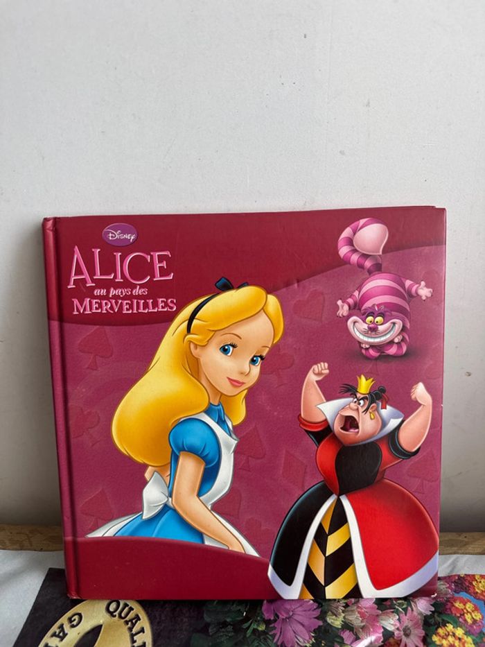 Livre Disney Alice au pays des merveilles