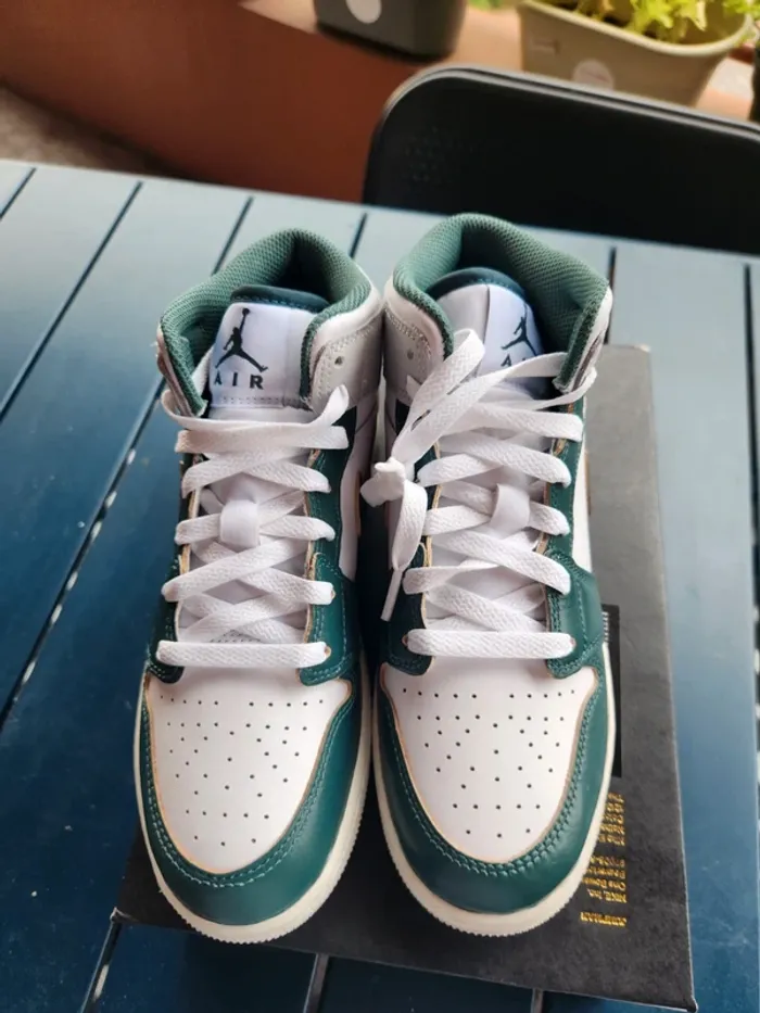 Air jordan 1 Mid blanc vert Taille 38 neuves mixte - photo numéro 4