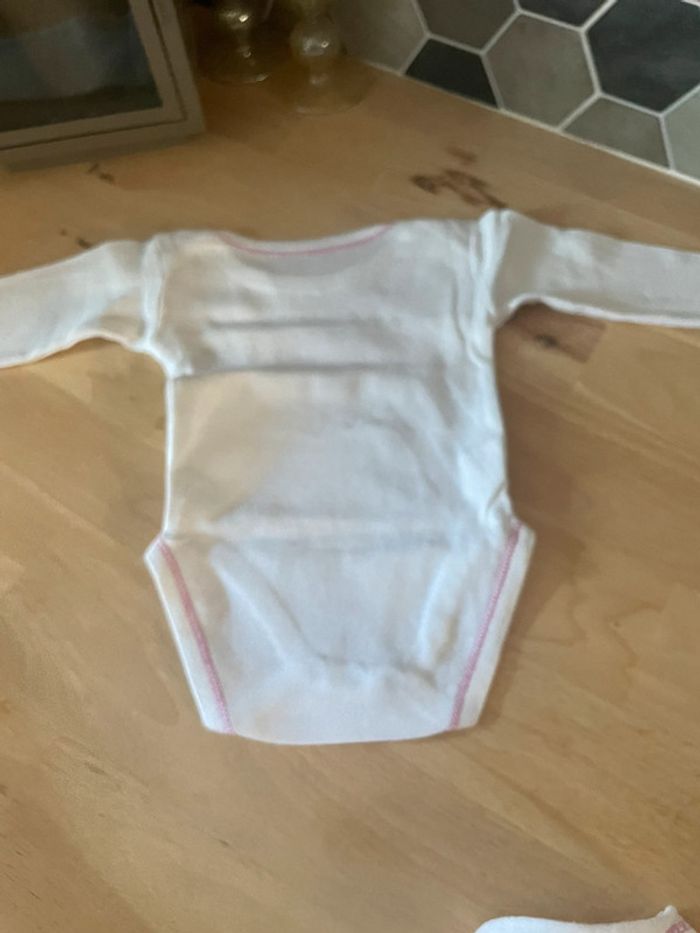 Lot de 4 bodies ML 3 mois - photo numéro 10