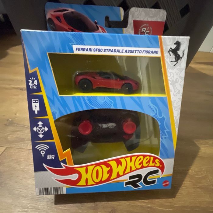 HOT WHEELS RC 1:64 FERRARI SF90