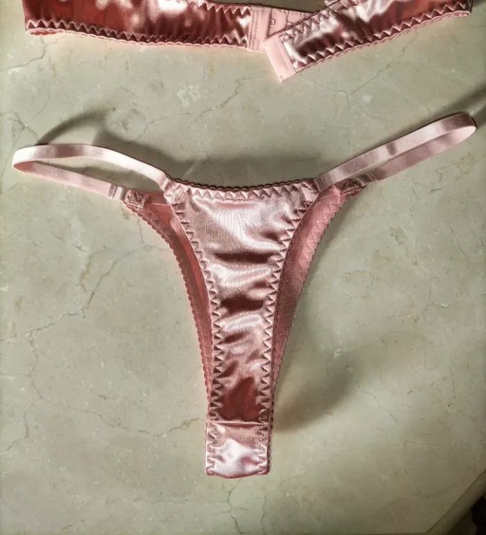 Ensemble lingerie rose saumon brillant - soutien-gorge triangle et string - photo numéro 4